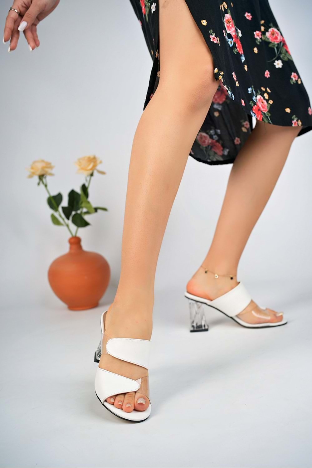 bulutmod BA04241 Beyaz Kadın Şeffaf Topuk Ve Deri Günlük Abiye Terlik - BEYAZ - 40