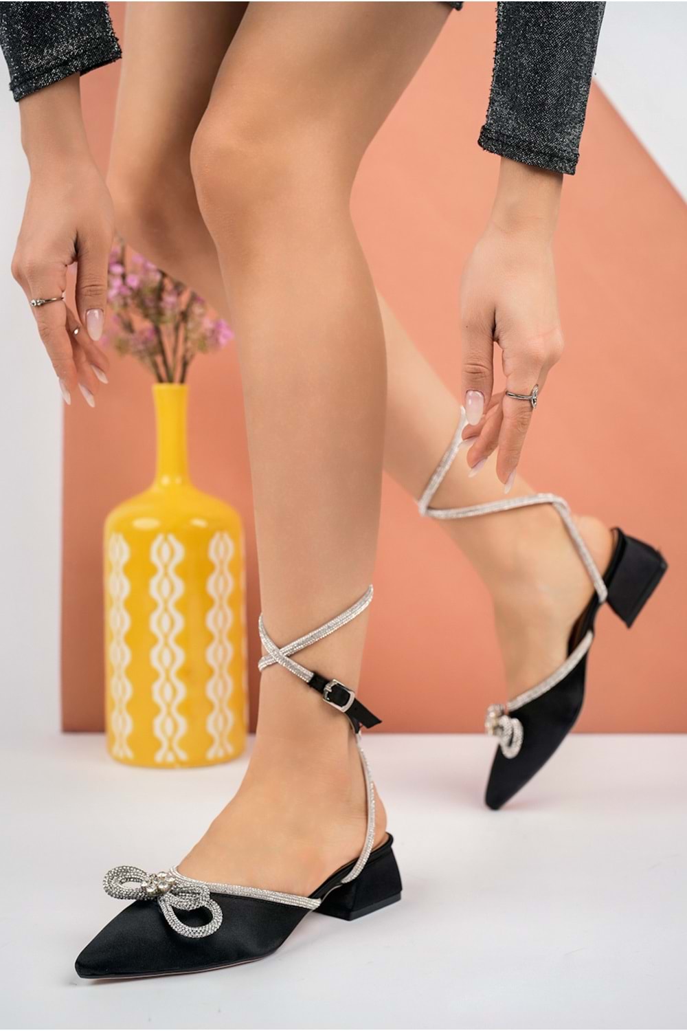 BulutMod BA04395 Siyah Kadın BilektenTaşlı Fiyonklu Kısa Topuklu Ayakkabı - Siyah - 36