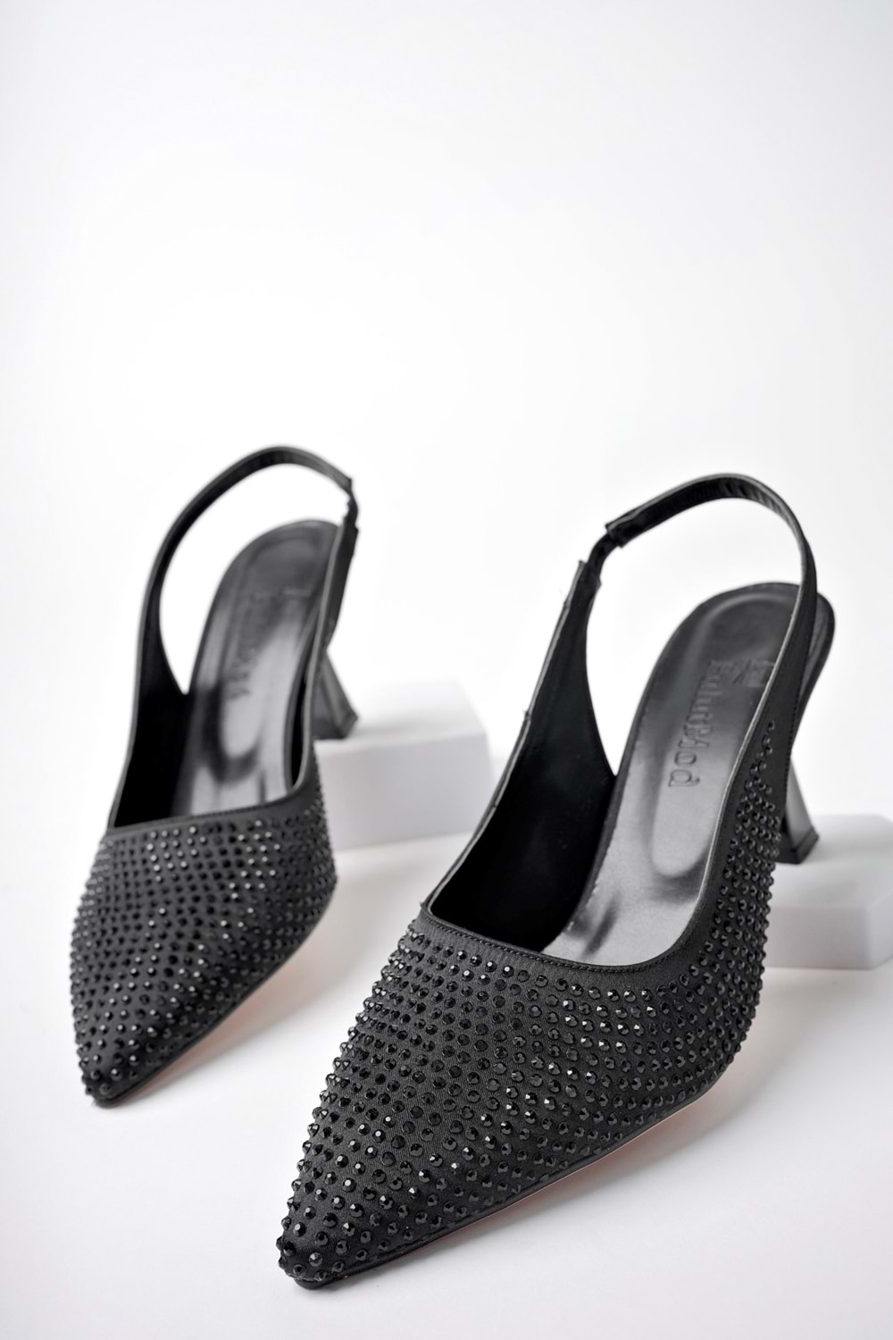 BulutMod Siyah Kadın Taşlı Arka Lastikli Klasik Topuklu Ayakkabı - Siyah - 40