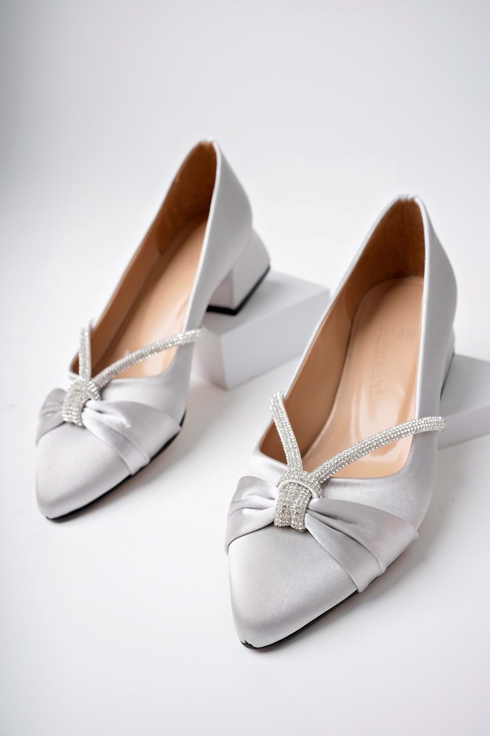 BulutMod BA04462 Gümüş Kadın Düğümlü Taşlı Büyük Numara Kısa Klasik Topuklu Ayakkabı