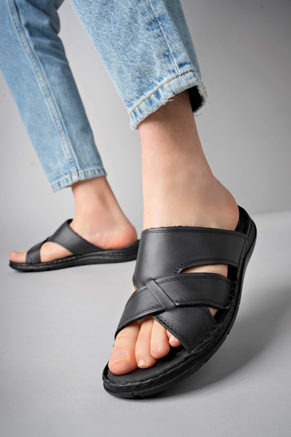 BulutMod Siyah BA04497 Erkek Hakiki Deri Günlük Dikişli Jel Masajlı Topuk Terlik - Siyah - 40