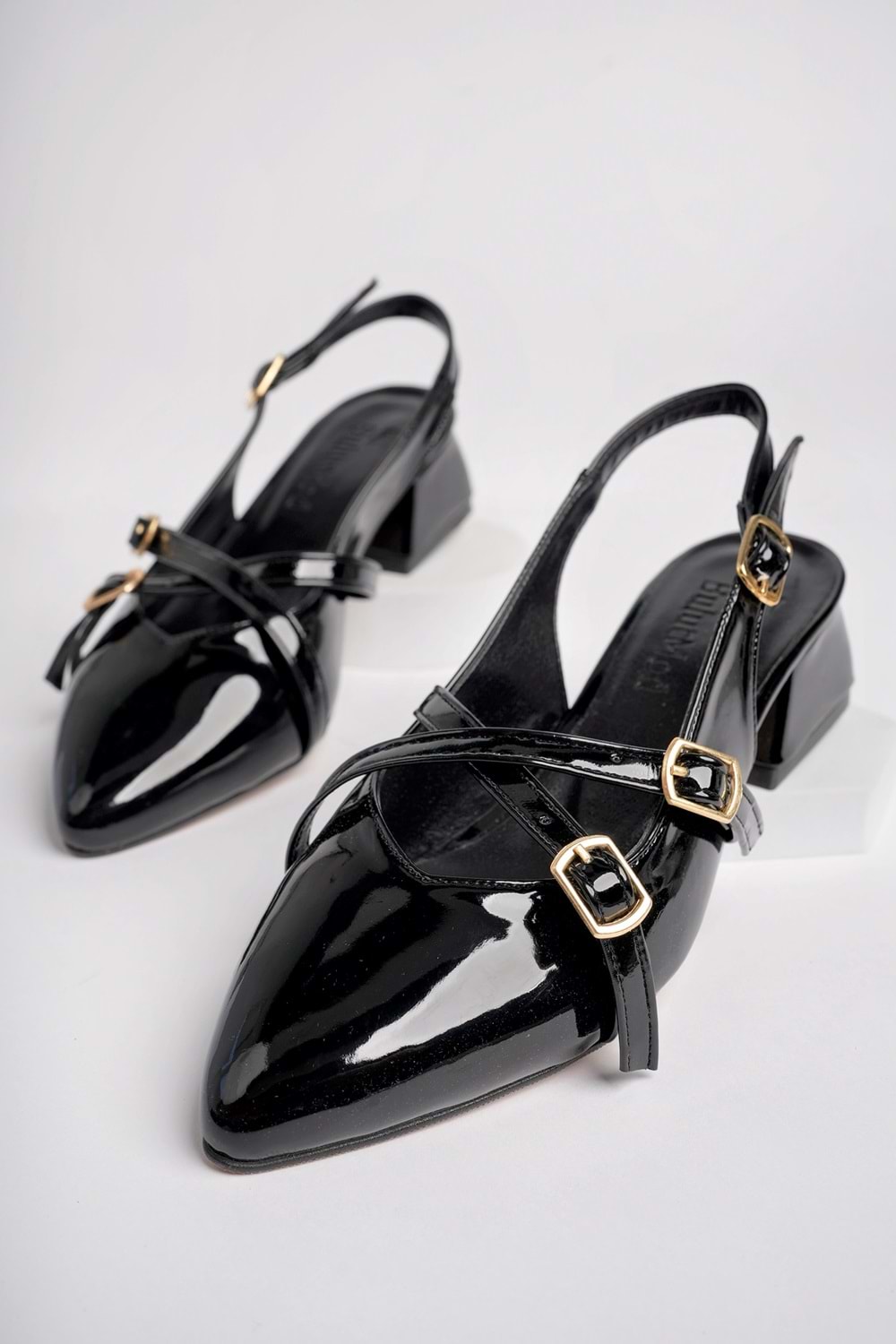 BulutMod BA04532 Siyah Kadın Rugan Çapraz Kemer Tokalı Günlük 4cm Topuklu Ayakkabı - Siyah - 36