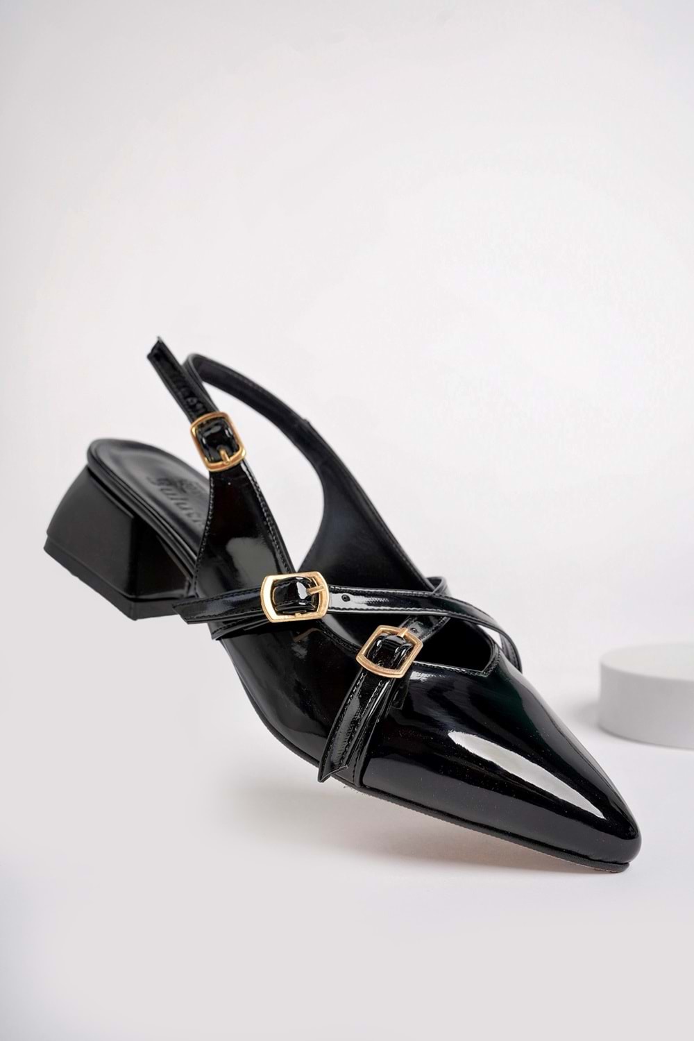 BulutMod BA04532 Siyah Kadın Rugan Çapraz Kemer Tokalı Günlük 4cm Topuklu Ayakkabı - Siyah - 36