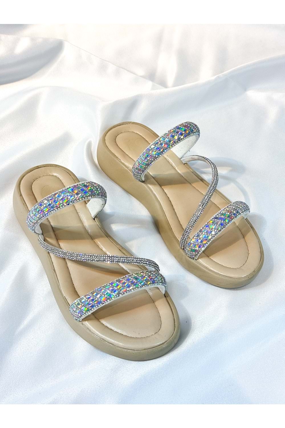 BulutMod BA04540 Beyaz Kadın Üç G Taşlı Günlük Yumuşak Tabanlı Terlik - 40