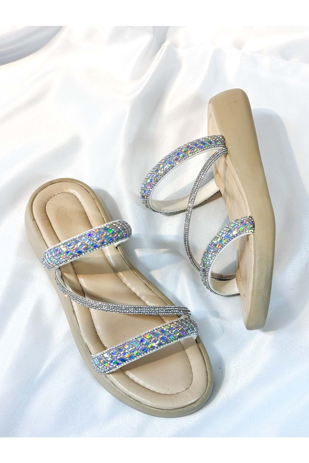 BulutMod BA04540 Beyaz Kadın Üç G Taşlı Günlük Yumuşak Tabanlı Terlik - 40