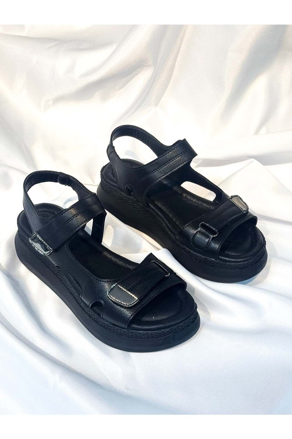 BulutMod BA04577 Siyah Deri Kadın Cırtlı Yumuşak Tabanlı 5 cm Sandalet - 37