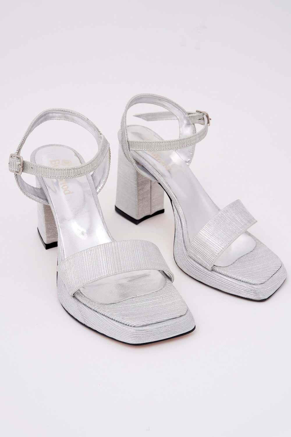 BulutMod BA04585 Kadın Kare Burun 9 cm Platform Sandalet Gümüş Simli Tek Bantlı Ayakkabı - 38