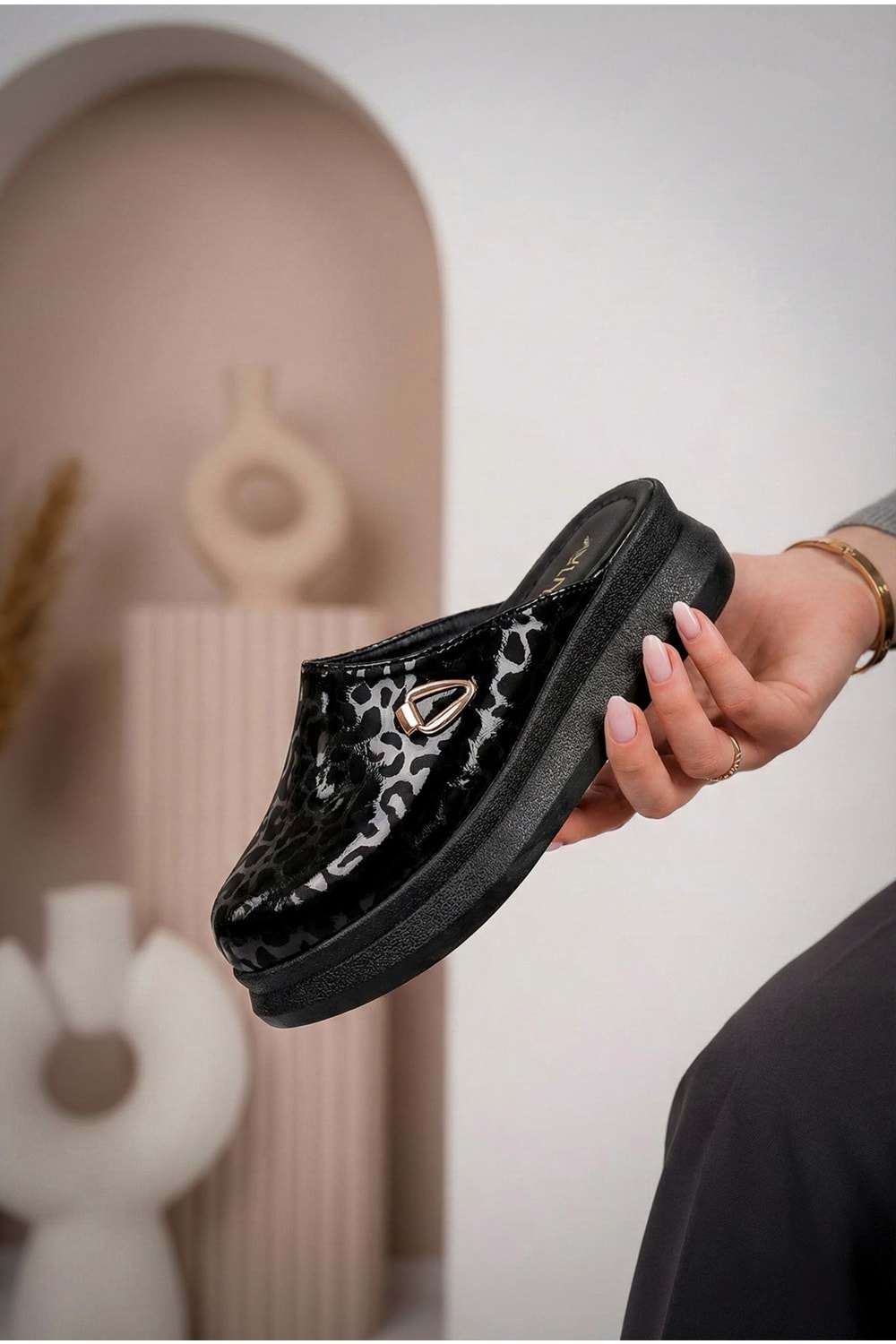 BulutMod BA04597 Siyah Leopar Cilt Kadın Önü Kapalı 4 Cm Sabo Terlik - 36