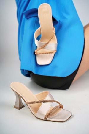 BulutMod BA04194 Ten Kadın Saten Çapraz Taşlı Günlük Abiye Topuklu Terlik - Ten - 39