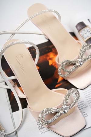 BulutMod BA04291 Ten Kadın Bilekten Bağlamalı Taşlı Fiyonklu Topuklu Ayakkabı