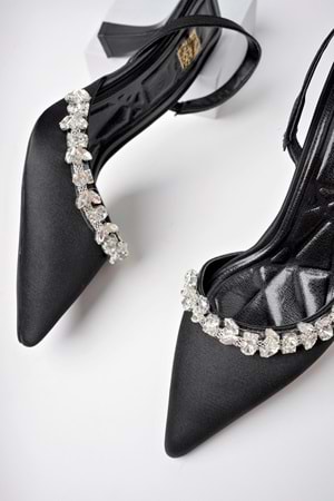 BulutMod BA04456 Siyah Kadın Yaprak Taşlı Lastikli Yumuşak Taban 6 Cm Topuklu Ayakkabı