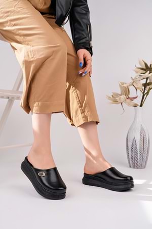 BulutMod BA04597 Siyah Cilt Kadın Önü Kapalı 4 Cm Sabo Terlik - 40