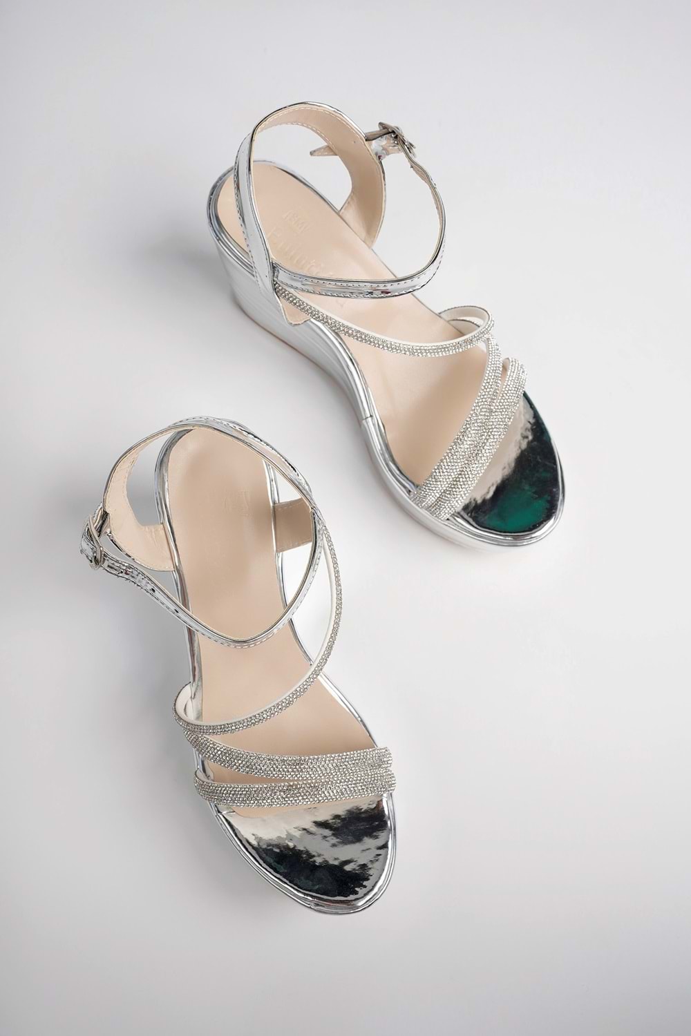 BulutMod BA04266 Gümüş Rugan Kadın Bilekten Taşlı Günlük Dolgu 9cm Topuklu Ayakkabı - Gümüş Rugan - 37