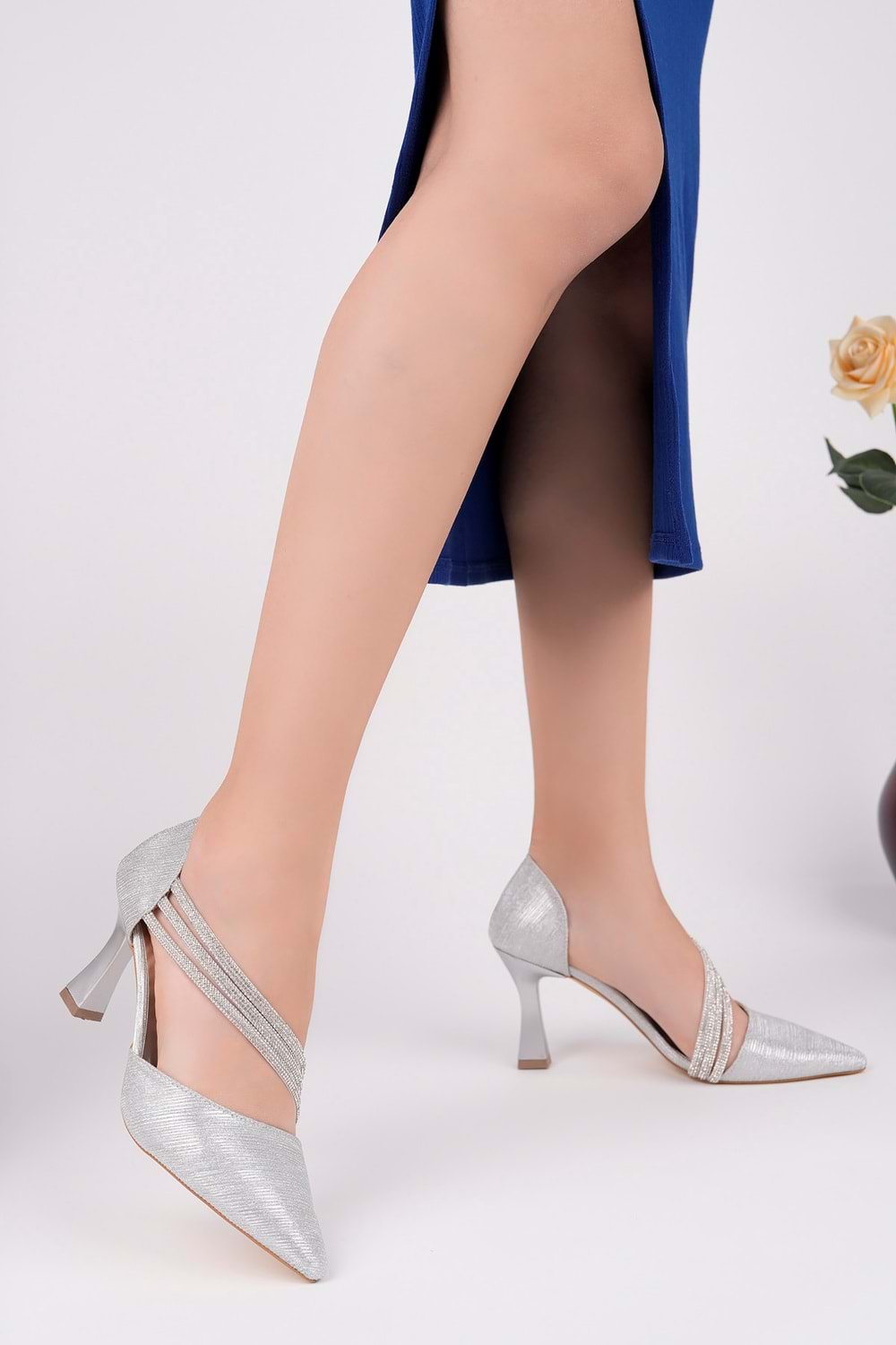 BulutMod BA04412 Gümüş Simli Kadın Üç Taşlı Yanı Açık 8 Cm Topuklu Ayakkabı - 37