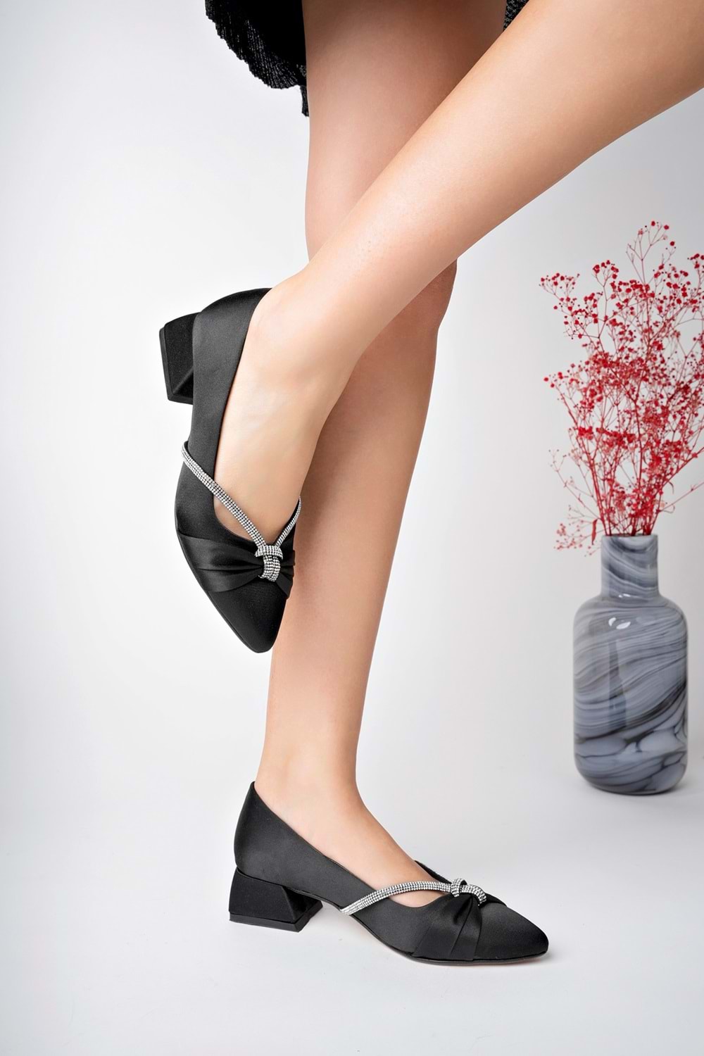 BulutMod BA04462 Siyah Kadın Düğümlü Taşlı Büyük Numara Kısa Klasik Topuklu Ayakkabı