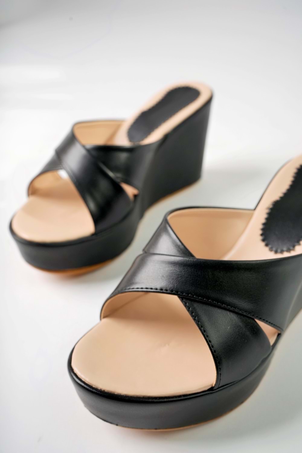 BulutMod BA04479 Siyah Kadın Çapraz Sade Günlük Dolgu Topuklu Terlik
