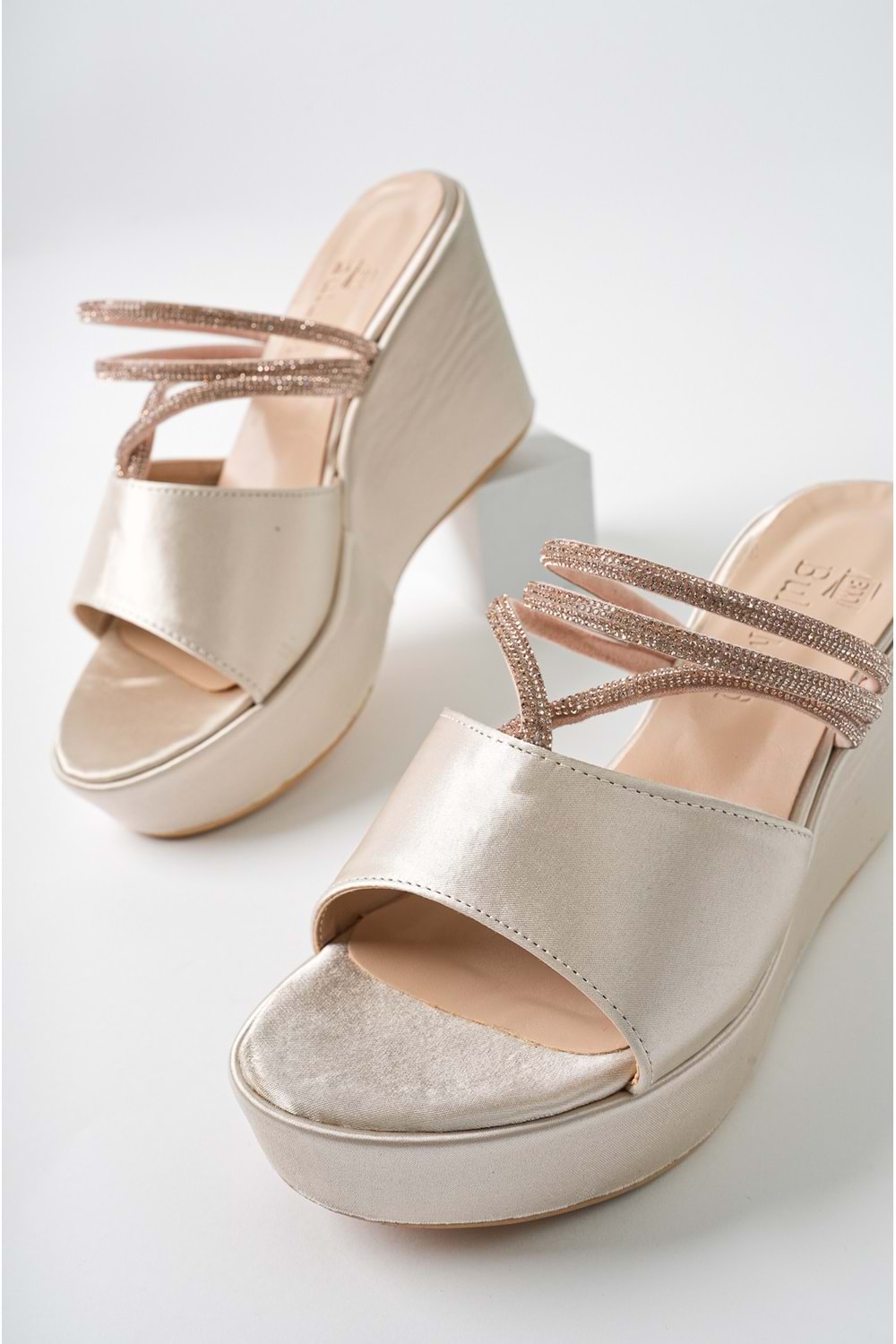 BulutMod BA04482 Ten Kadın saten Sargı Taşlı Günlük Abiye Dolgu Topuklu Terlik - Ten - 38