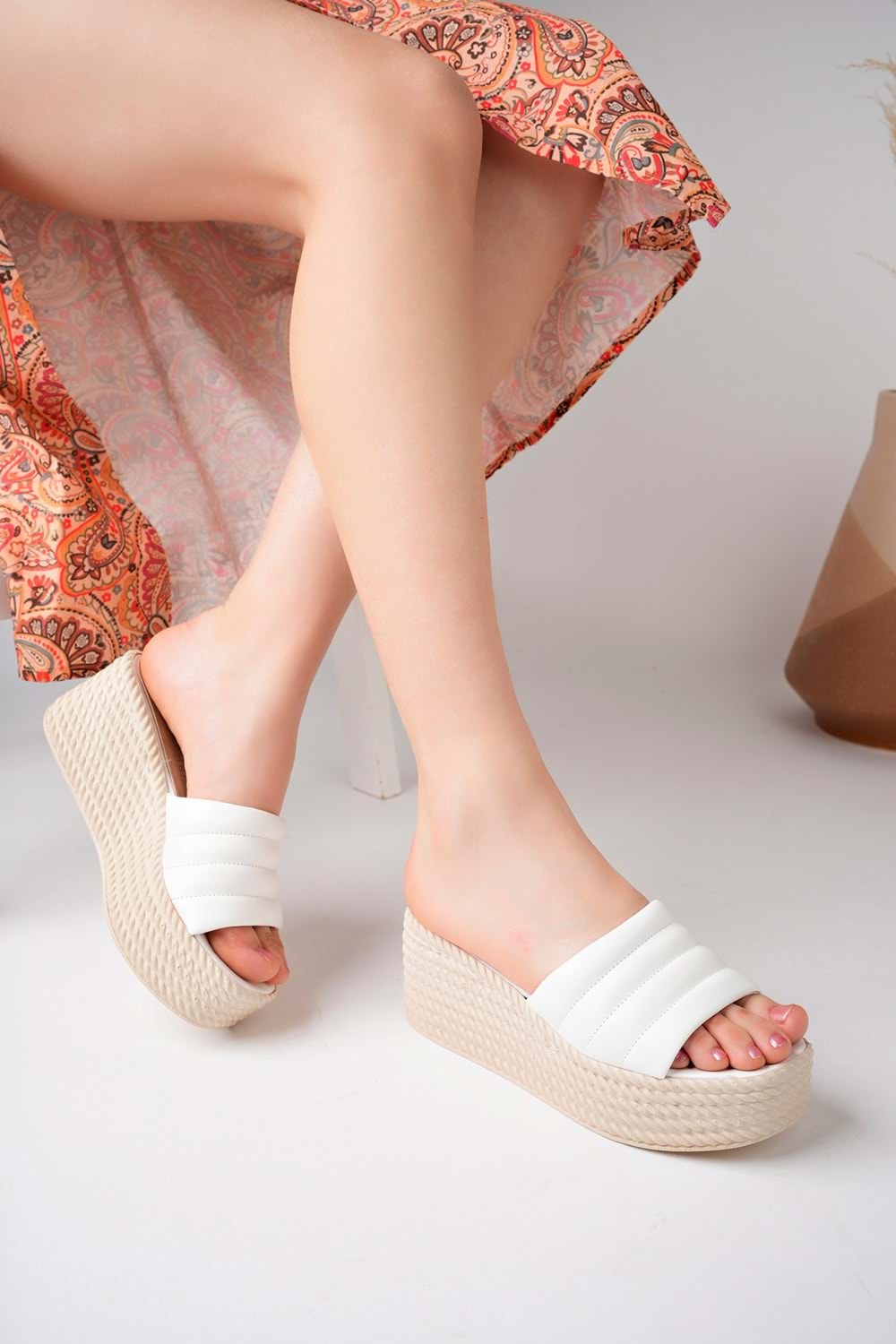 BulutMod Beyaz Kadın Yumuşak Deri Günlük Ortopedik Dolgu Topuklu Terlik - Beyaz - 37