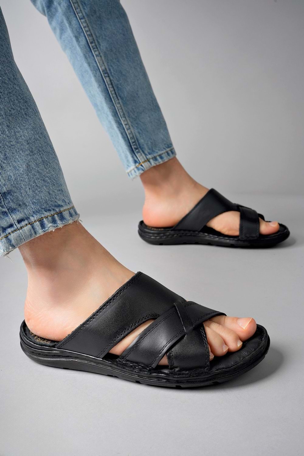 BulutMod Siyah BA04497 Erkek Hakiki Deri Günlük Dikişli Jel Masajlı Topuk Terlik - Siyah - 44