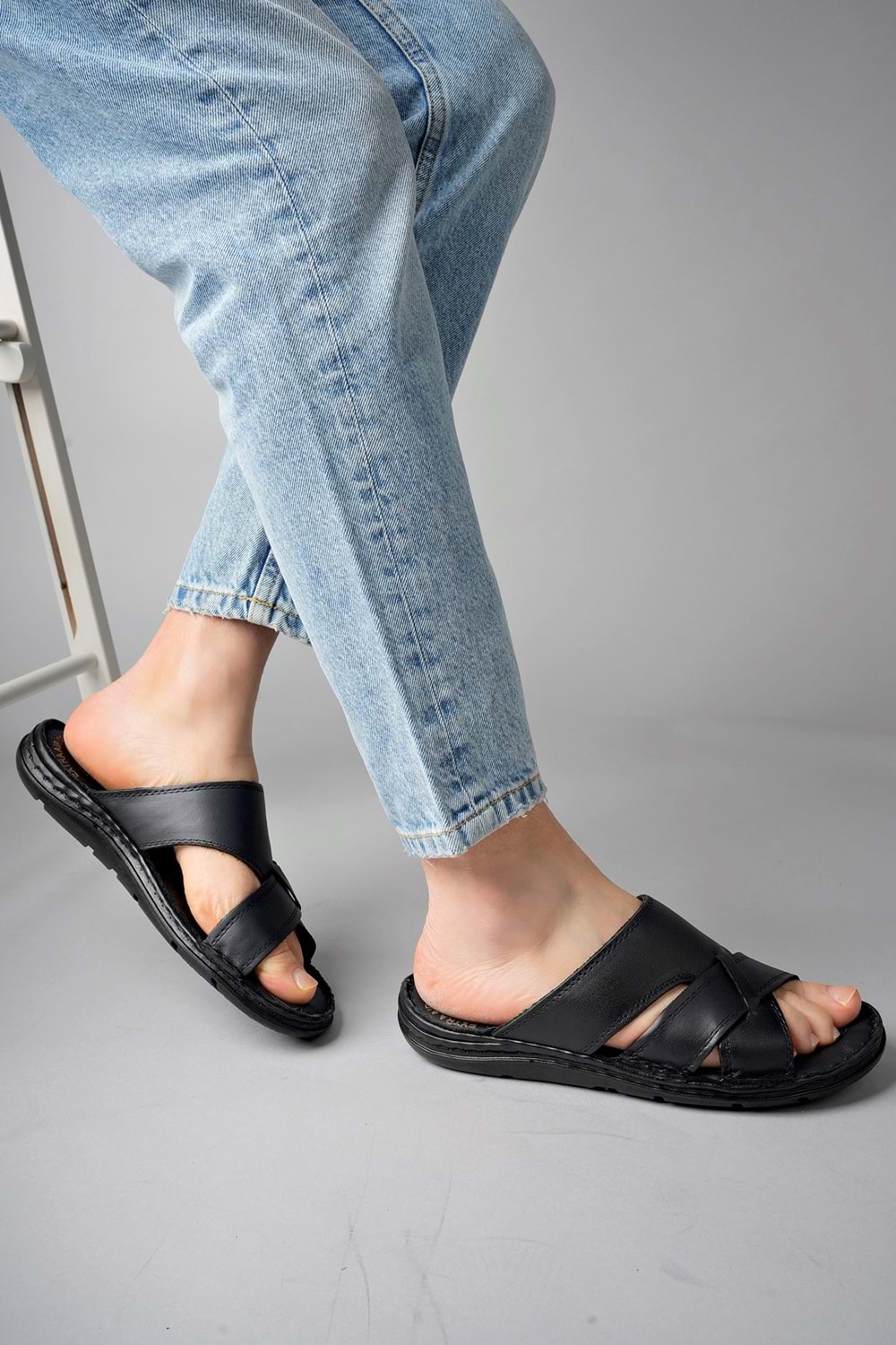 BulutMod Siyah BA04497 Erkek Hakiki Deri Günlük Dikişli Jel Masajlı Topuk Terlik - Siyah - 44