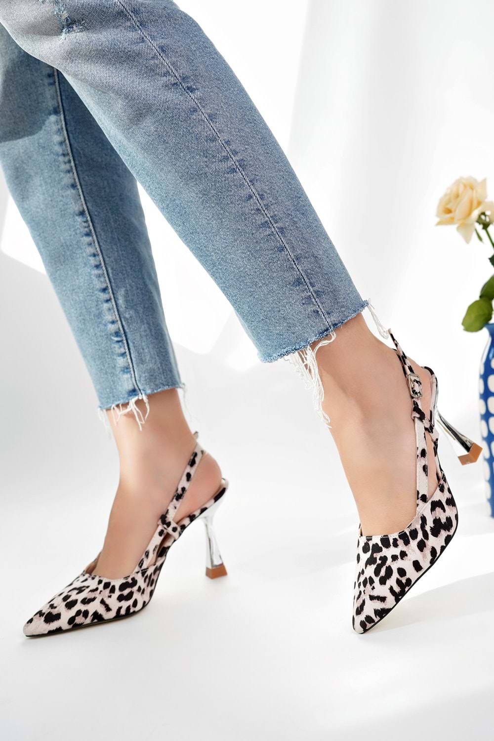 BulutMod BA04566 Bej Kadın Leopar Yanı Açık 9 Cm Topuklu Ayakkabı