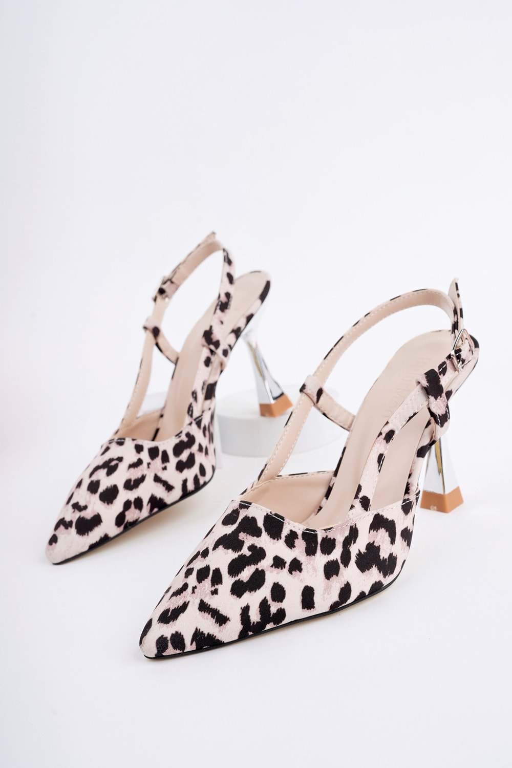 BulutMod BA04566 Bej Kadın Leopar Yanı Açık 9 Cm Topuklu Ayakkabı