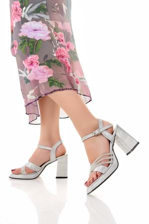 BulutMod BA04586 Kadın Kare Burun 9cm Platform Sandalet Gümüş Simli Üç Taşlı Ayakkabı - 37